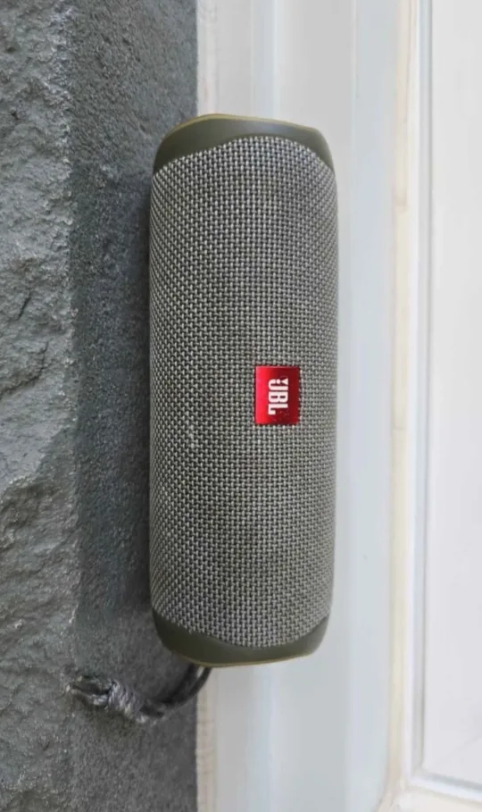 JBL Flip 5 Portable Bluetooth Speaker thumbnail