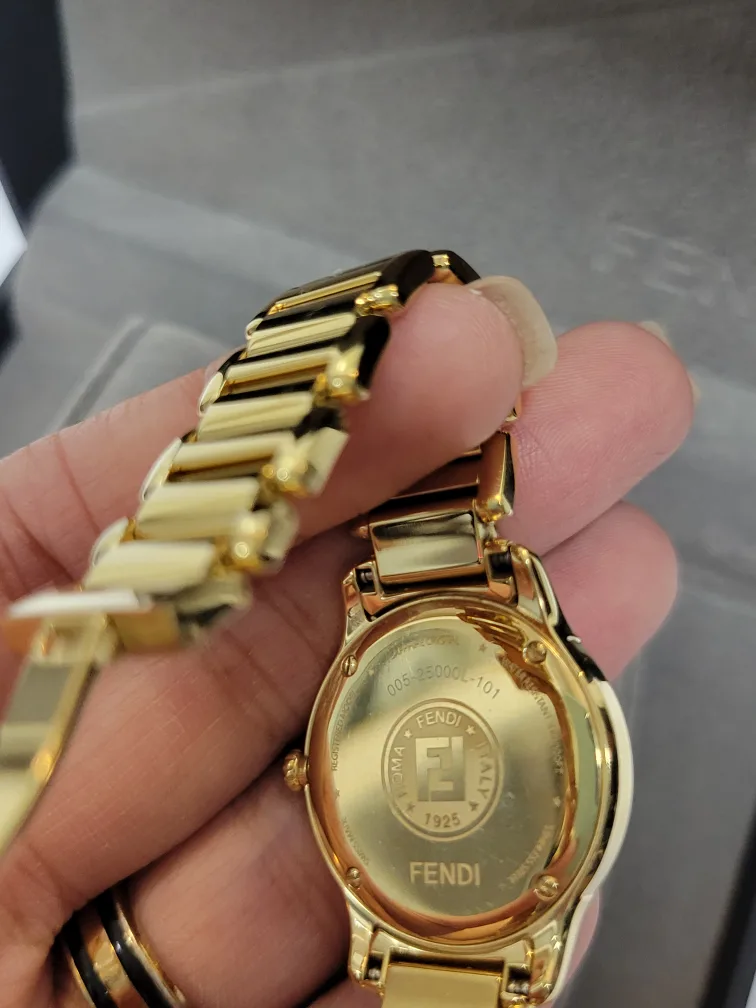 Fendi Classico Gold Watch image indicator(4)