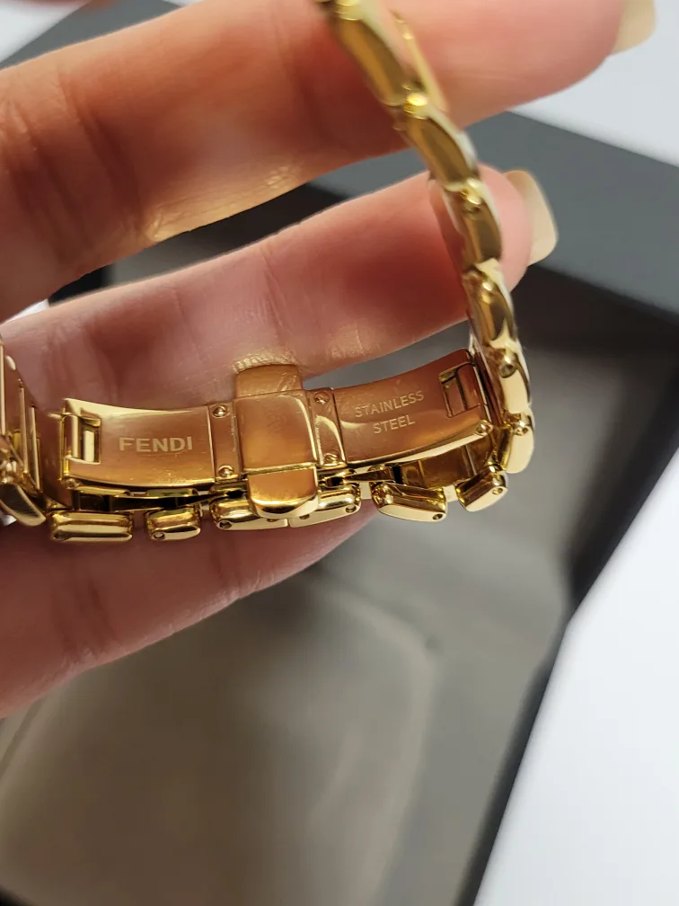 Fendi Classico Gold Watch image indicator(5)
