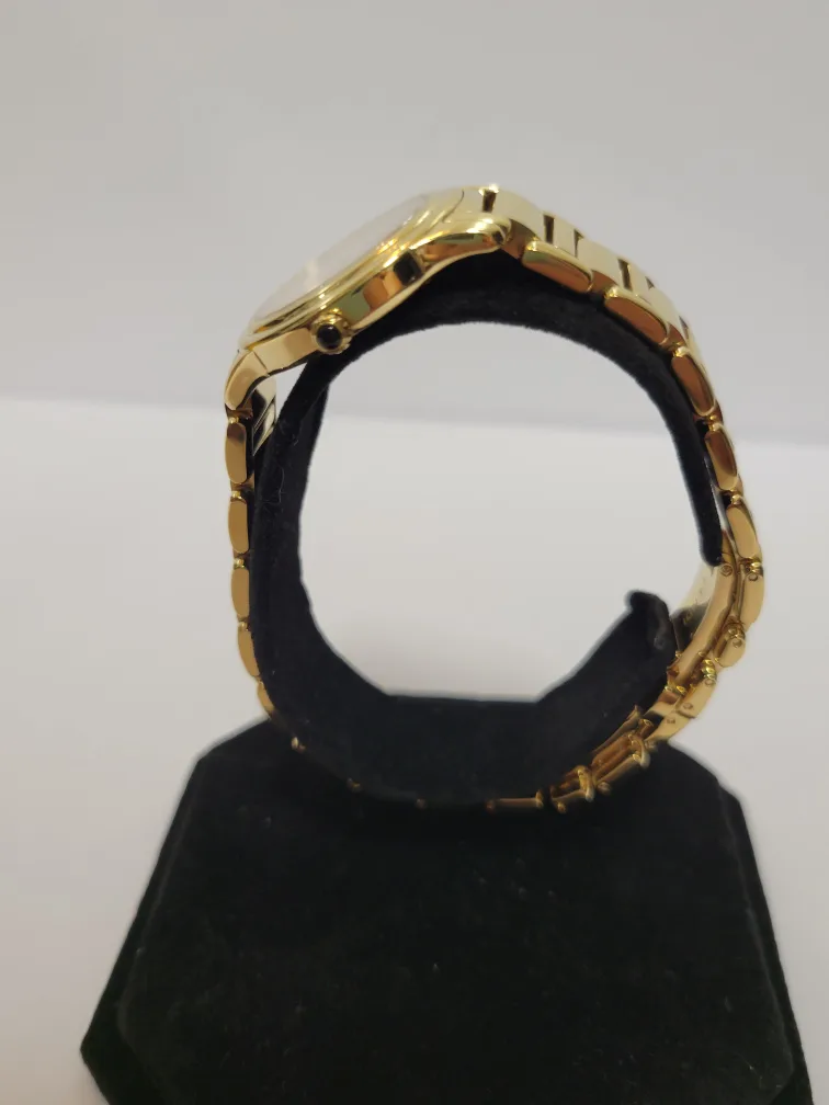 Fendi Classico Gold Watch image indicator(8)