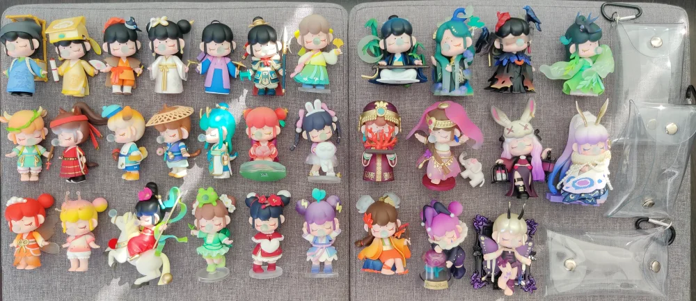 Pop Mart blind box figures thumbnail