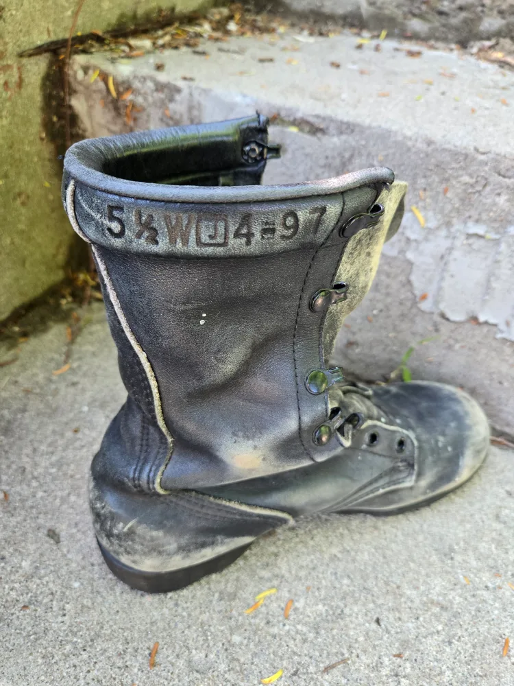 vintage combat boots image indicator(2)
