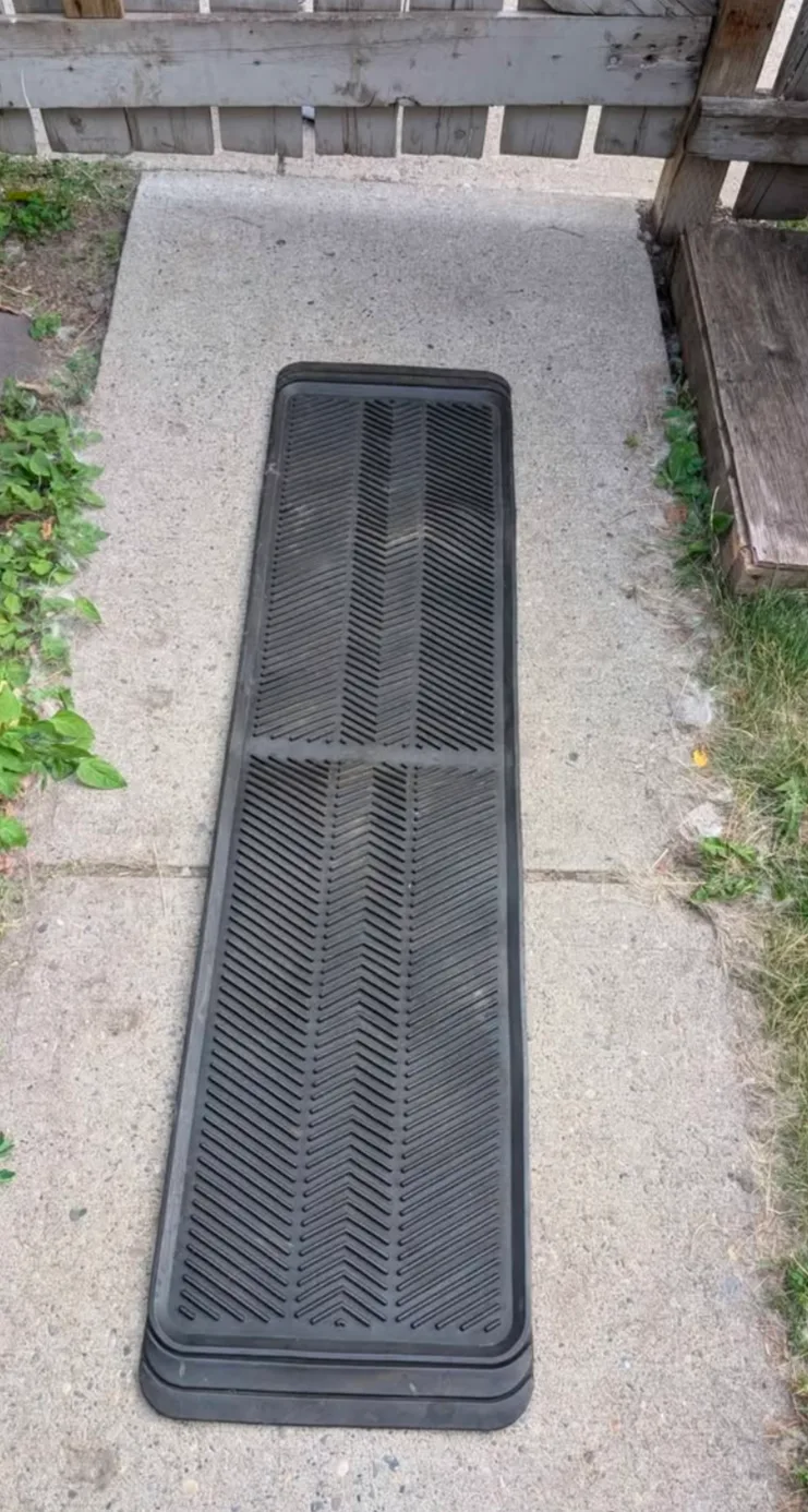 Black Rubber Car Floor Mat thumbnail