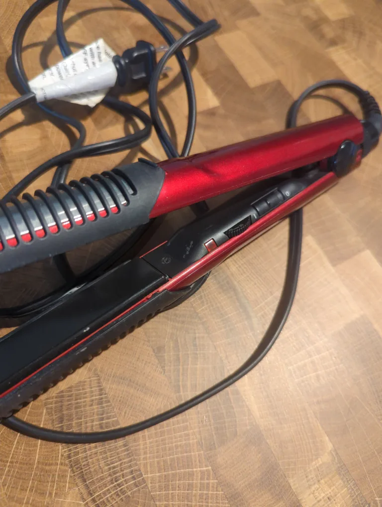 Revlon Hair Straightener - Works Great image indicator(3)