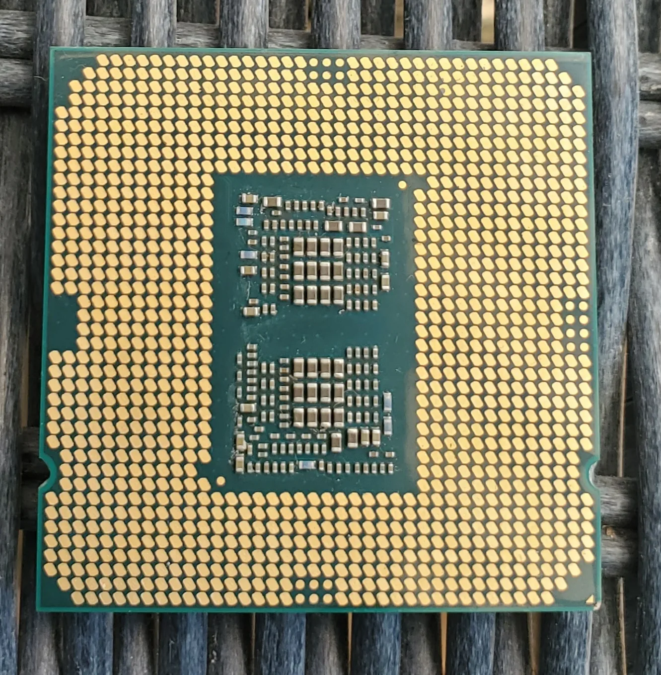 Intel Core i9-10900KF CPU & Radeon RX GPU thumbnail