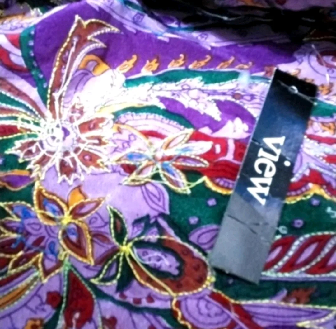 NWT | VIEW BEAUTIFUL WOMEN'S EMBROIDED AND SEQUIN BLOUSE | 8✨️ image indicator(3)