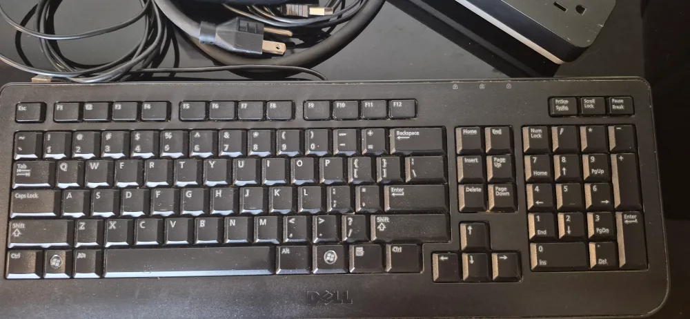 Dell Wired Keyboard, APC Surge Protector, Mouse image indicator(3)