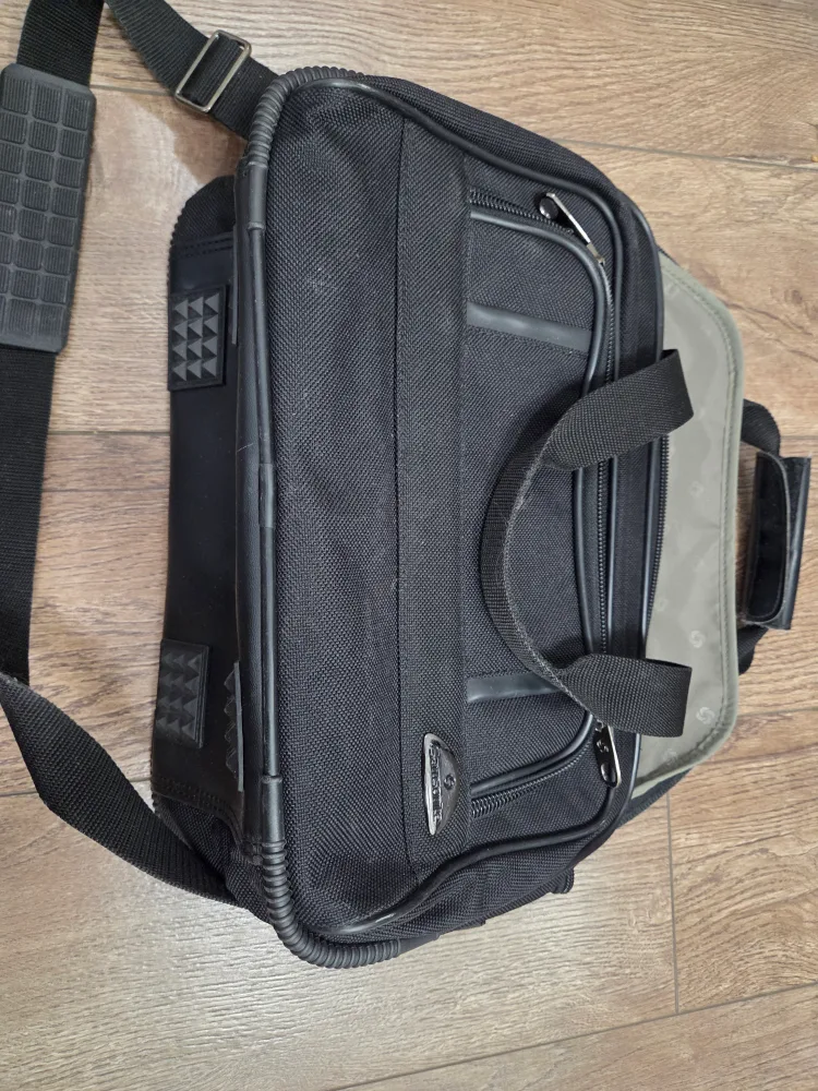🇨🇦 Like new Samsonite Black Laptop Bag thumbnail
