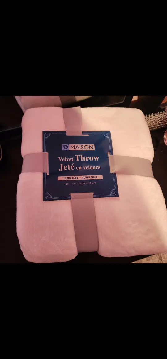 Maison Velvet Throw - New! thumbnail