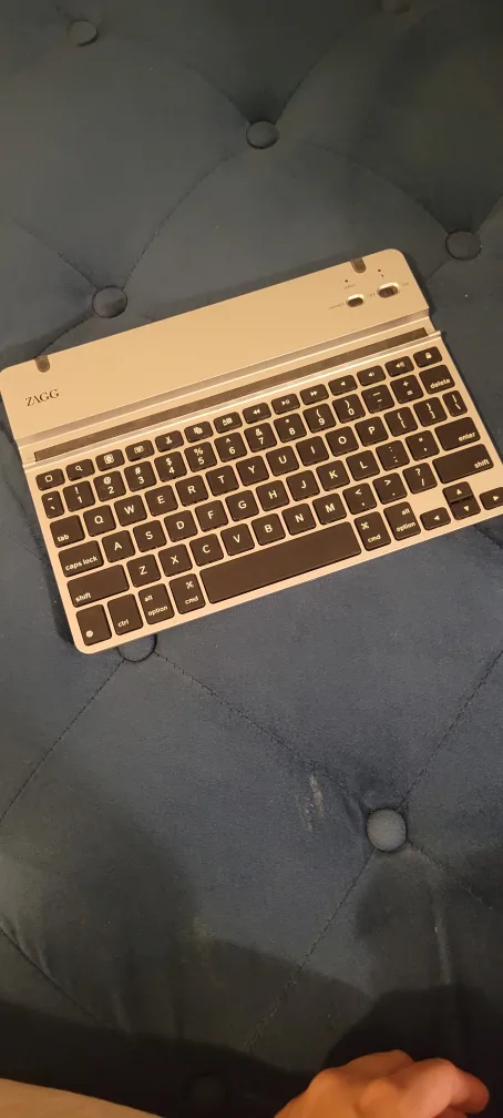 Bluetooth Keyboard - Silver thumbnail