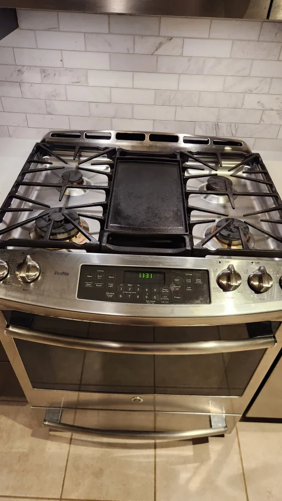 GE Profile Gas Range/Stove - PCGS920SEF5SS thumbnail
