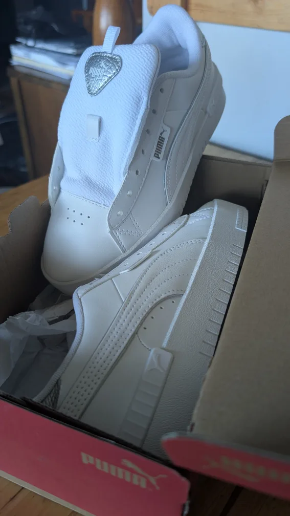 Boxed Brand New Never Worn size 8.5 Puma Tennis Runners image indicator(5)