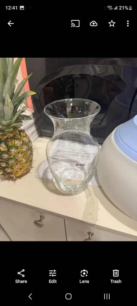 Clear Glass Vase 🇨🇦🍁 thumbnail