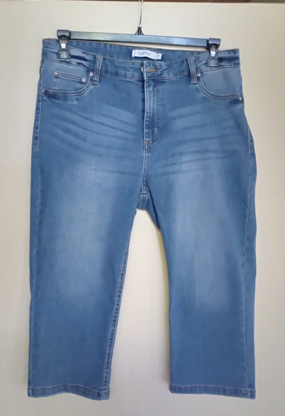 Capri Jeans