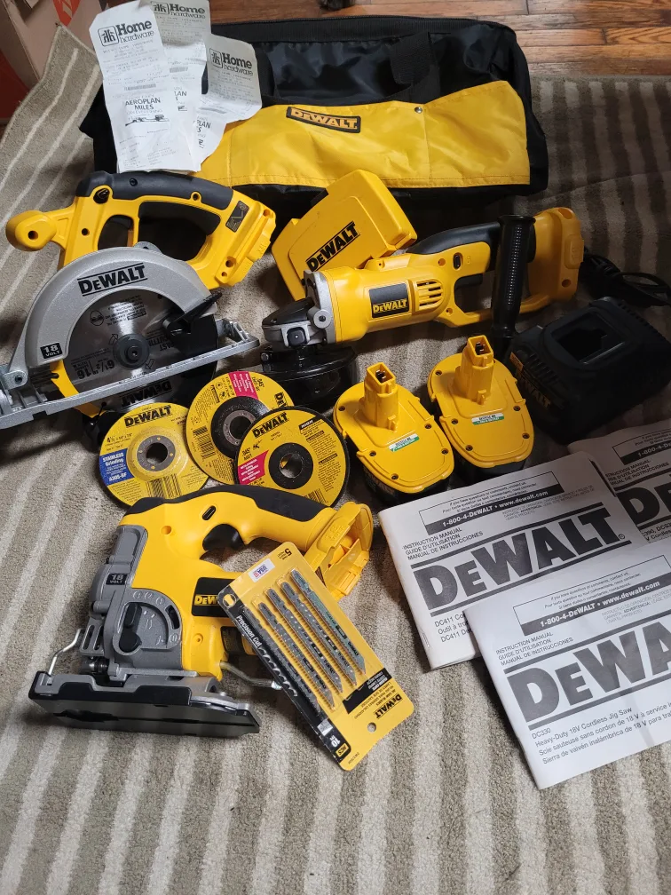 DeWalt Power Tools Set image indicator(10)