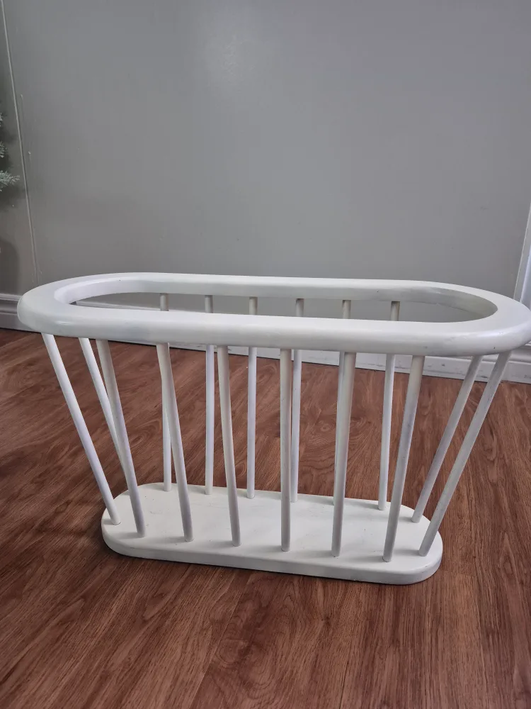 White Wooden Magazine Rack thumbnail