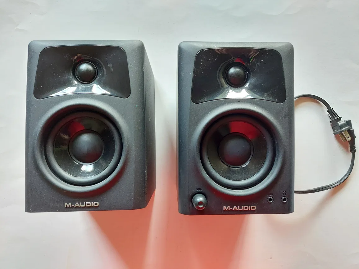 M-Audio AV32 10-Watt Compact Studio Monitor Speakers thumbnail