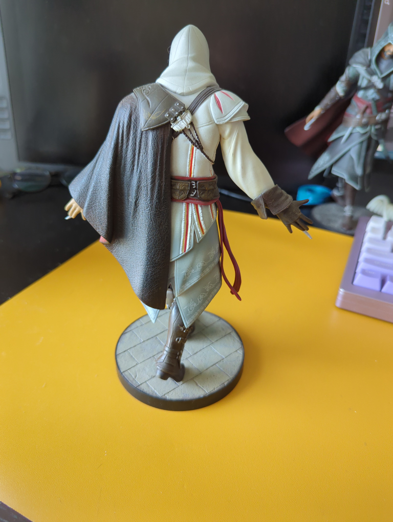 Assassin's Creed II Ezio Figurine - photo 2