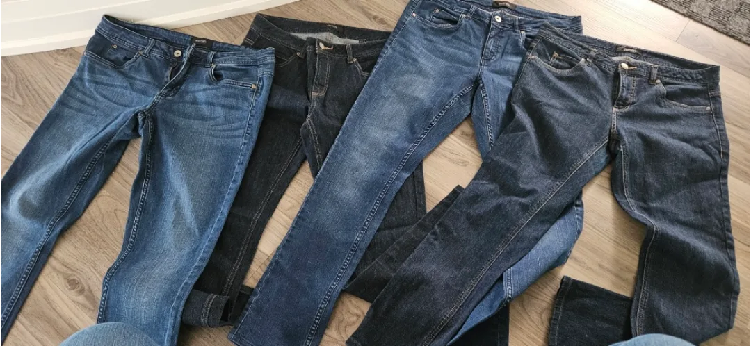 Ladie's Dark Wash Jeans - Size 40 thumbnail