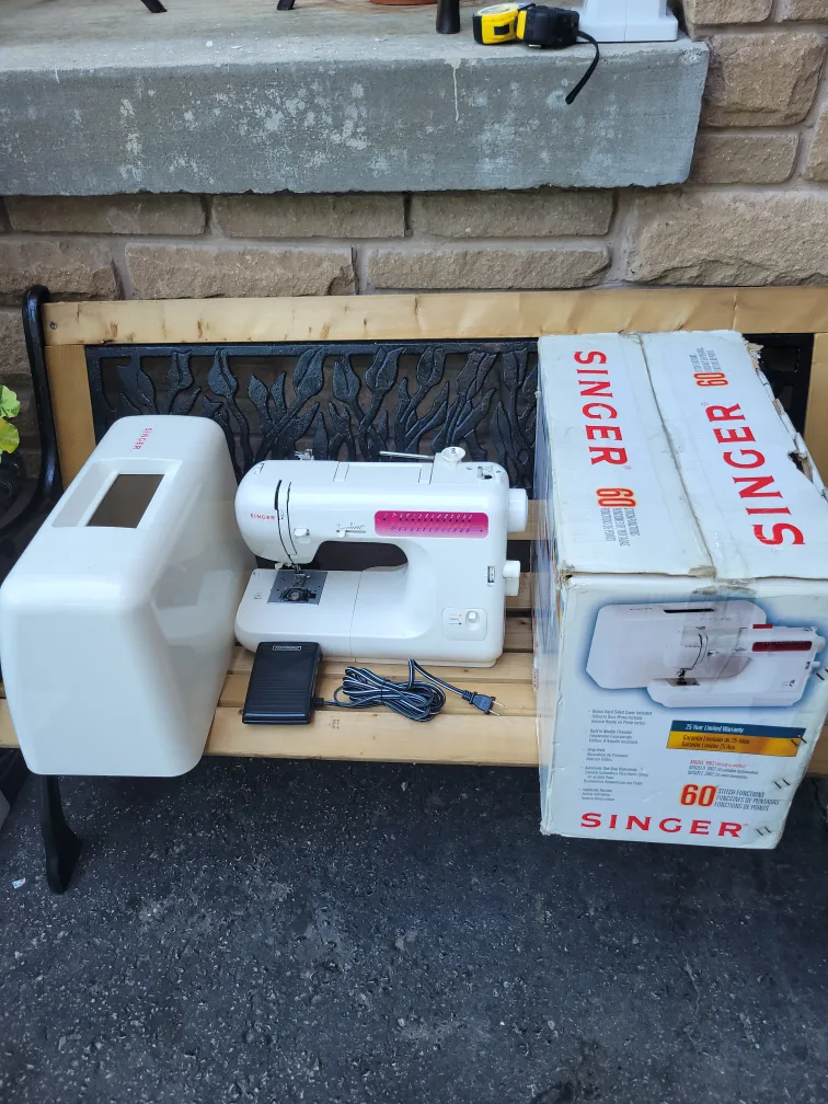 Singer 3962 Sewing Machine - 60 Stitch Functions thumbnail