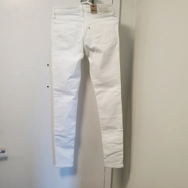 New Levi's Women's White Skinny Jeans image indicator(7)