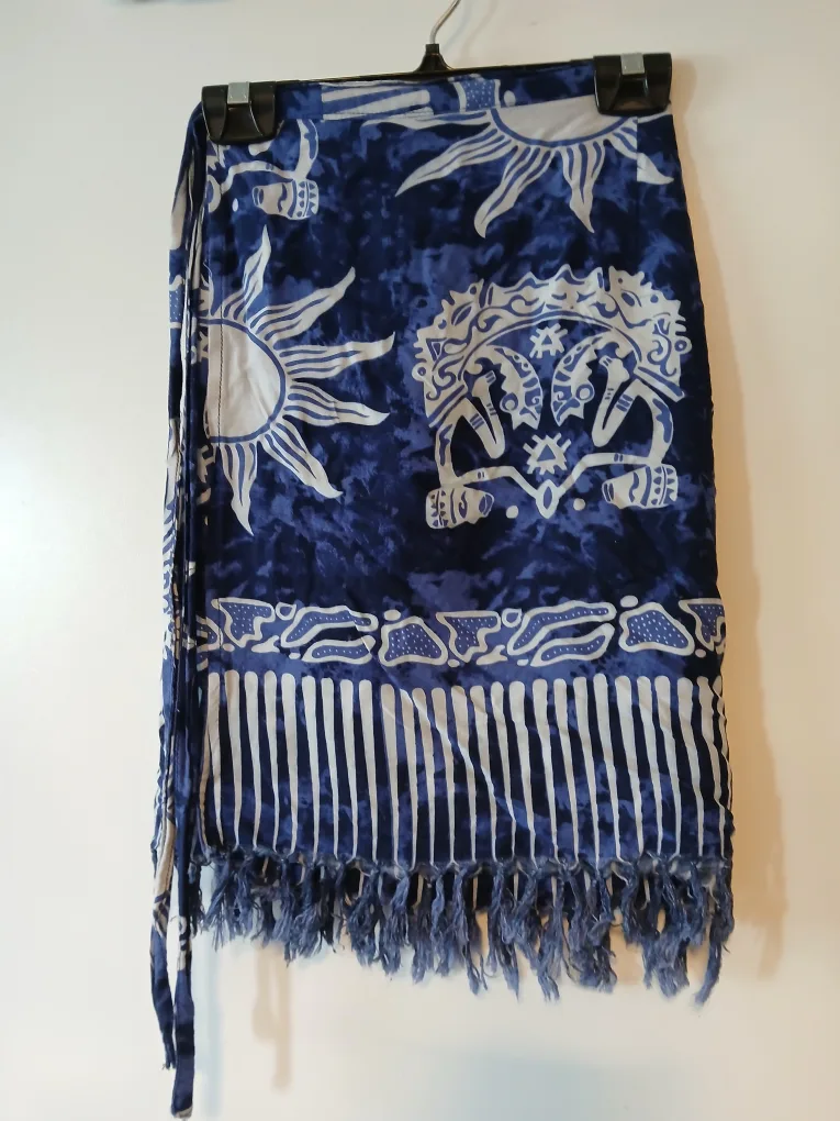 🇨🇦One size Blue Sarong with White Sun and Figure Prints. 🍁 thumbnail