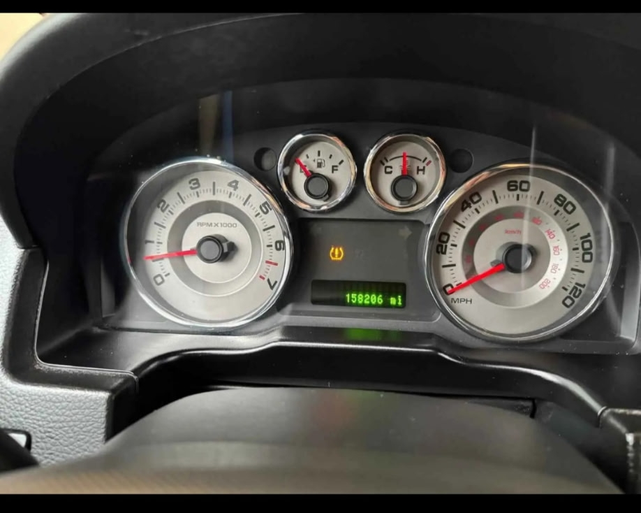 Ford Edge White SUV - 157.206 miles - photo 2