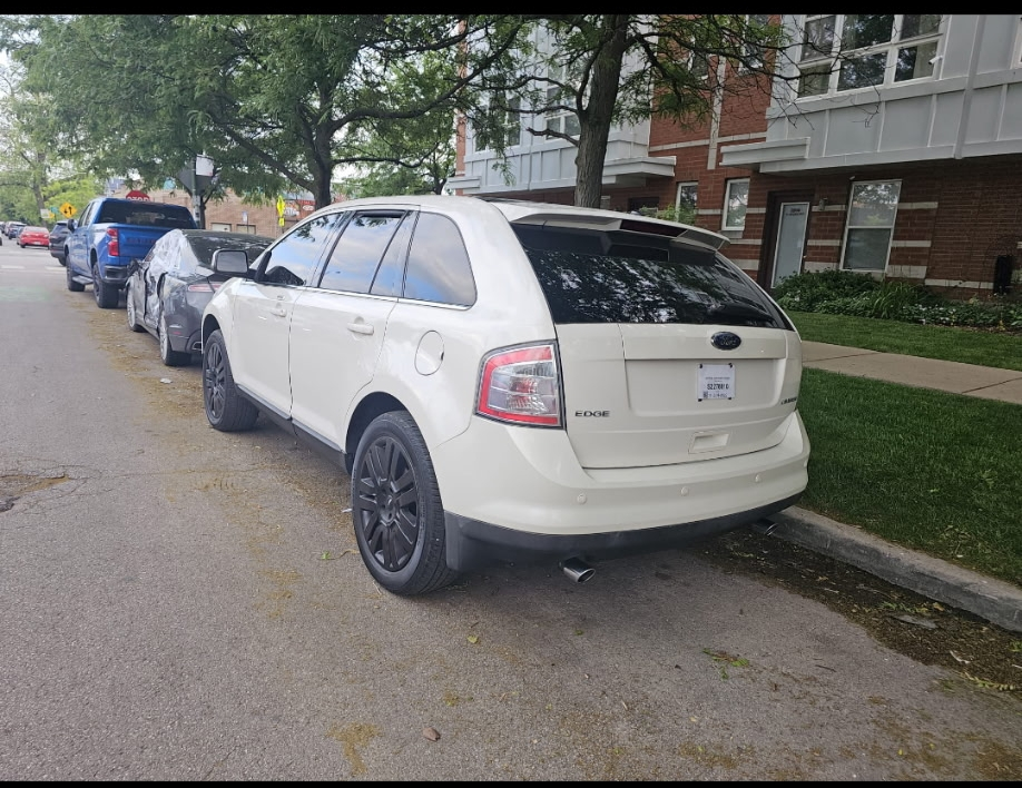 Ford Edge White SUV - 157.206 miles - photo 4