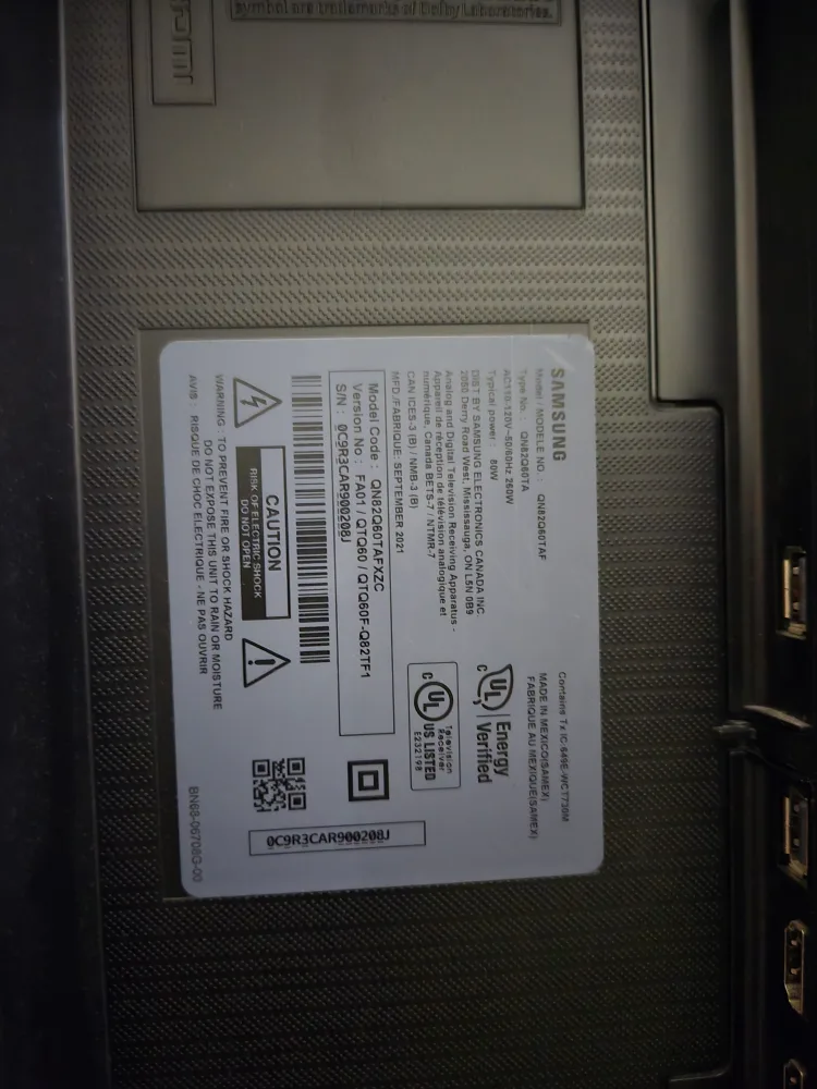 Samsung 82" QLED 4K Smart TV Selling for parts thumbnail