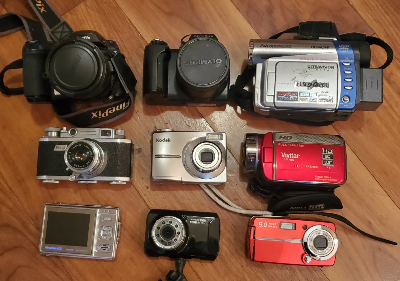 Vintage Olympus, Kodak, & Hitachi Cameras thumbnail