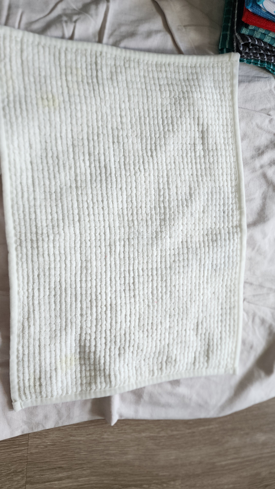 URGENT *Moving Sale* White Bath Mat - photo 2