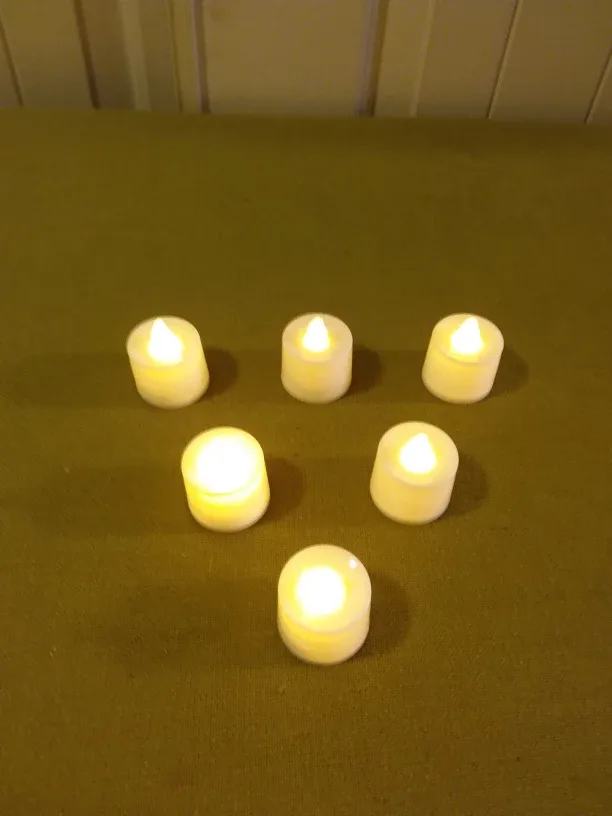 LED Tea Lights - Set of (6)🕯️ 🇨🇦 thumbnail