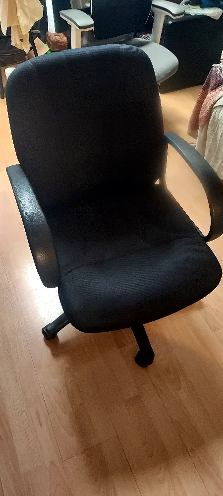 ✨️Moving Sale✨️ Black Office Chair thumbnail