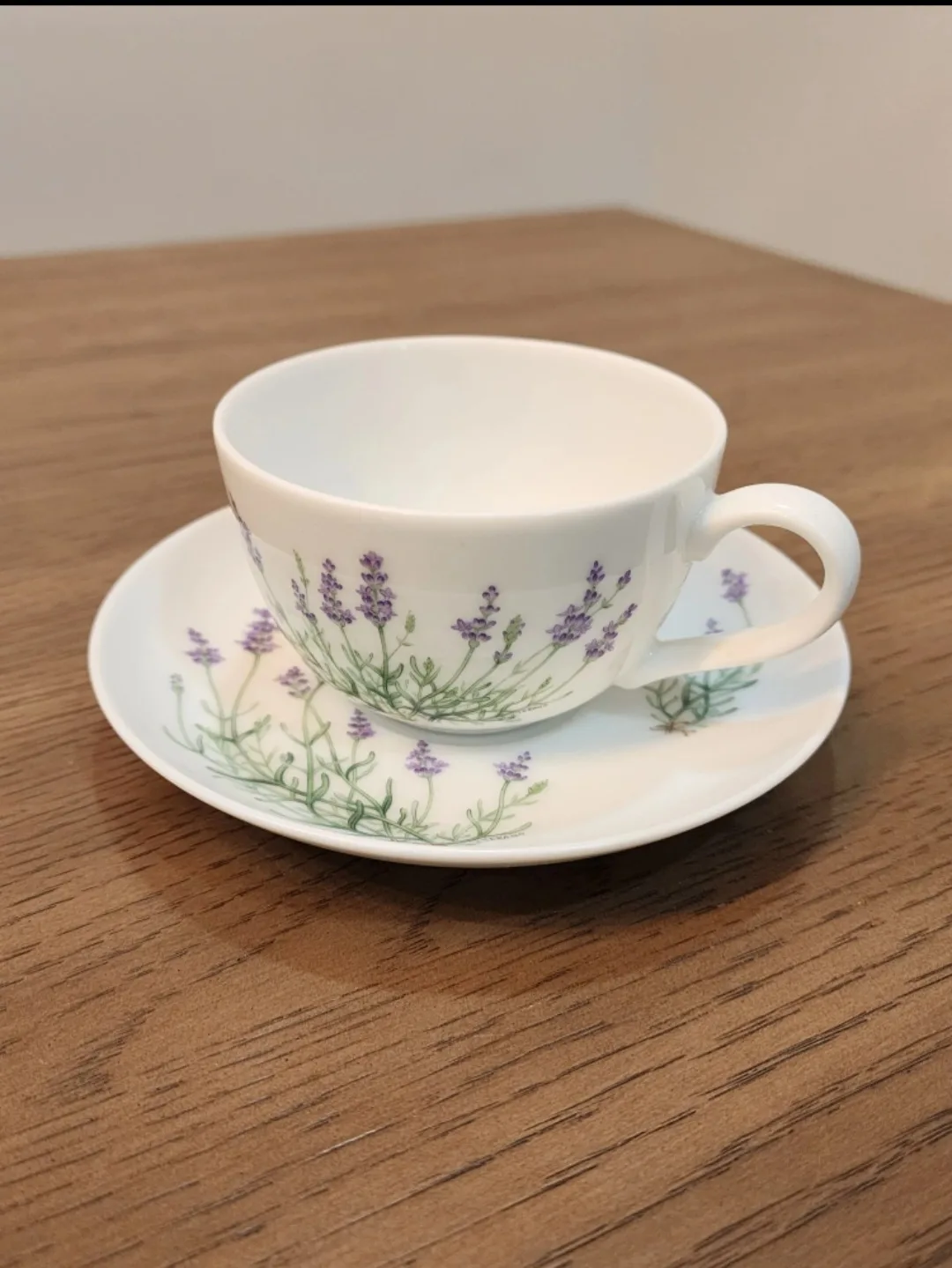 Floral Tea Cup and Saucer Set image indicator(4)