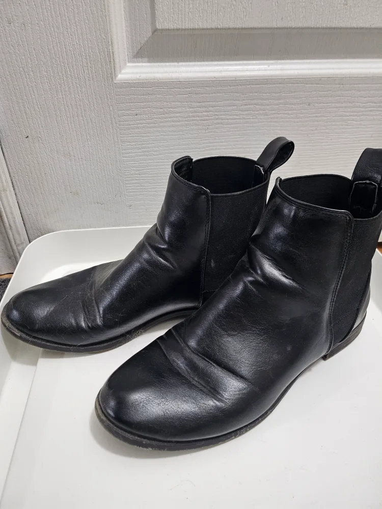 Black Ankle Boots: womens 10 🇨🇦 thumbnail