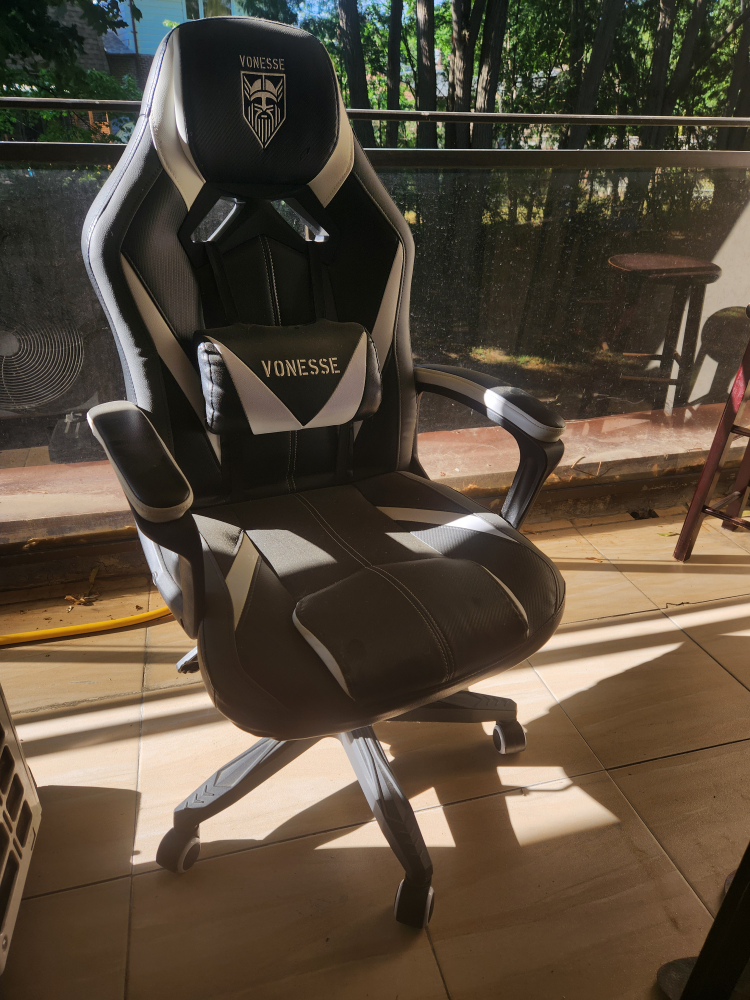 Vonesse Gaming Chair - Some Wear - photo 2