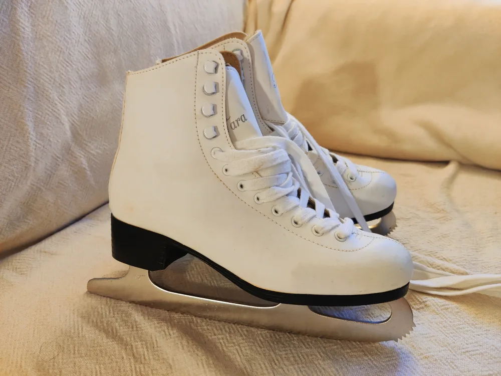 Tara White Figure Skates thumbnail