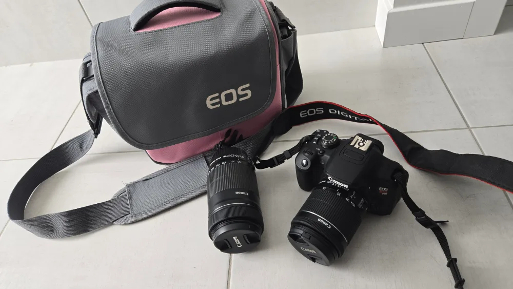 Canon EOS Rebel T5i DSLR Camera with Lens & Bag thumbnail