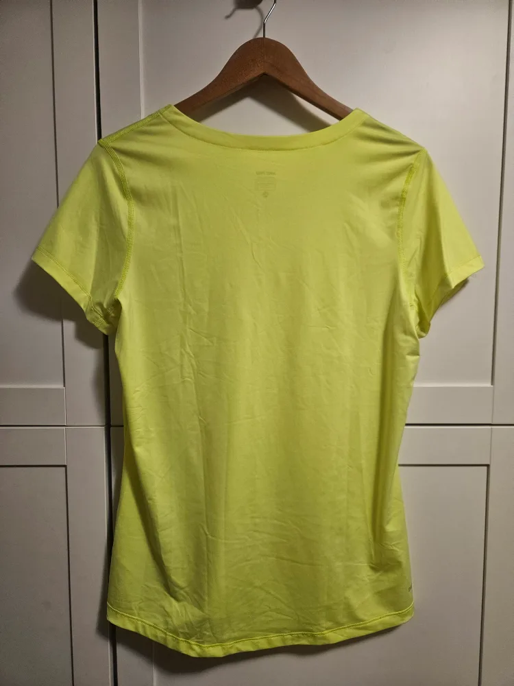 🇨🇦 Ladies Nike Pro XL Yellow T-Shirt image indicator(2)