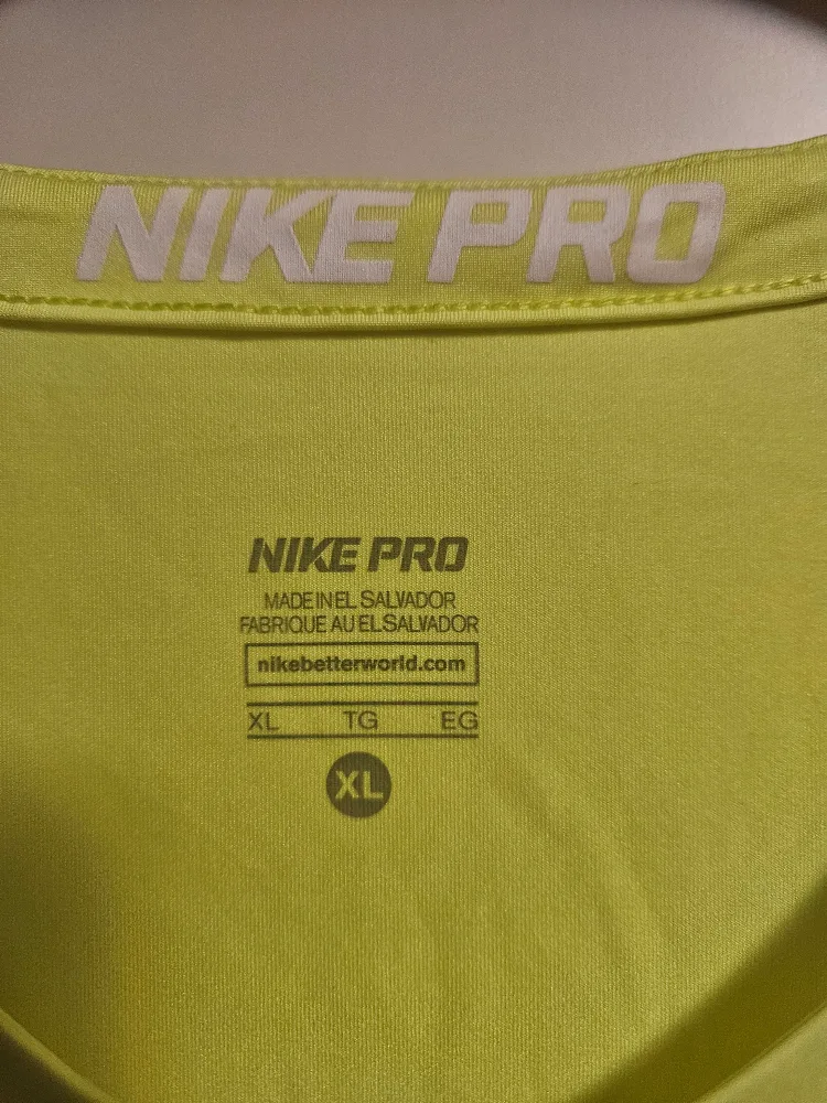 🇨🇦 Ladies Nike Pro XL Yellow T-Shirt image indicator(3)