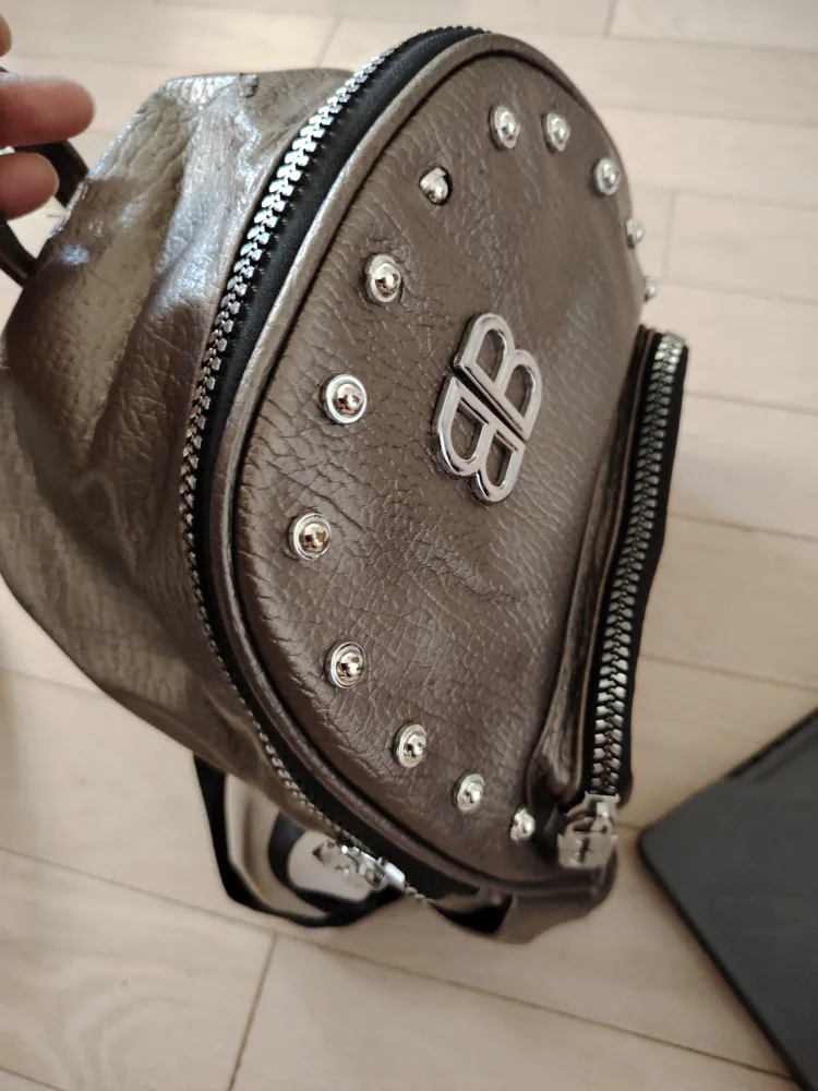BB Silver Backpack image indicator(2)