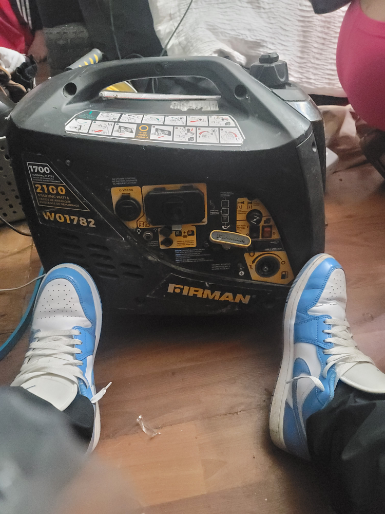 FIRMAN W01782 Generator - 1700 Running Watts