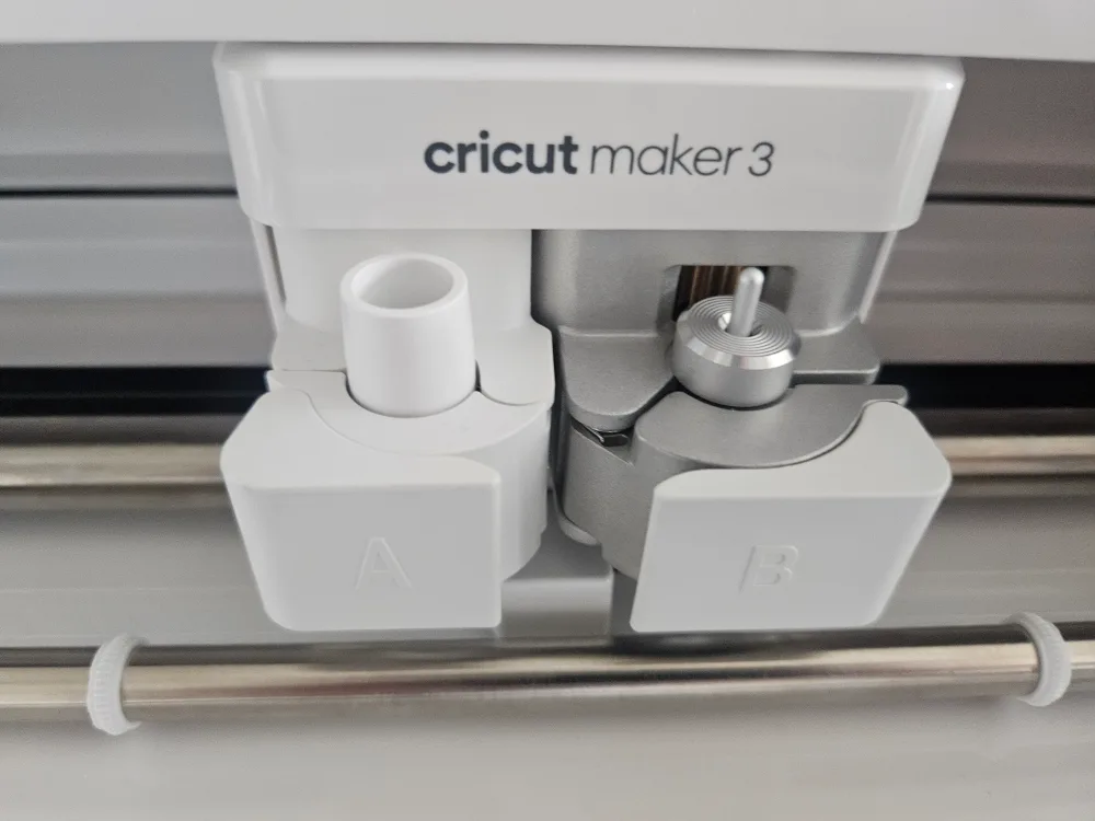 Cricut Maker 3 Cutting Machine image indicator(3)