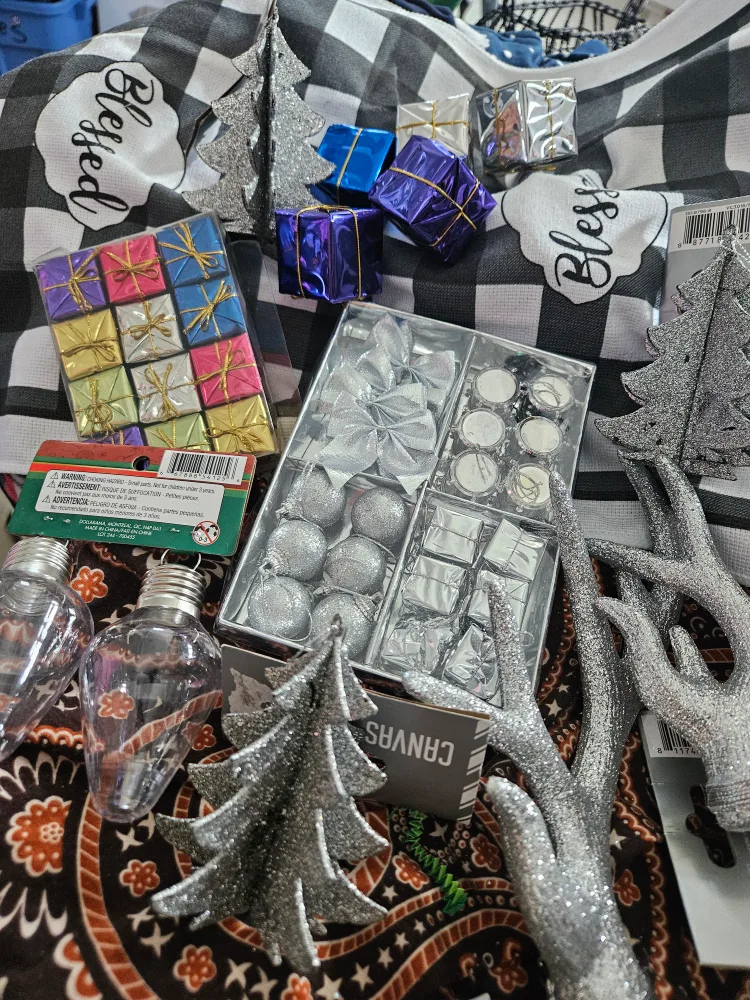 Mix of Silver Christmas Decor thumbnail