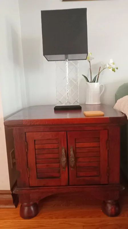 Wooden side / end table -- pickup by Dufferin & Eglinton thumbnail