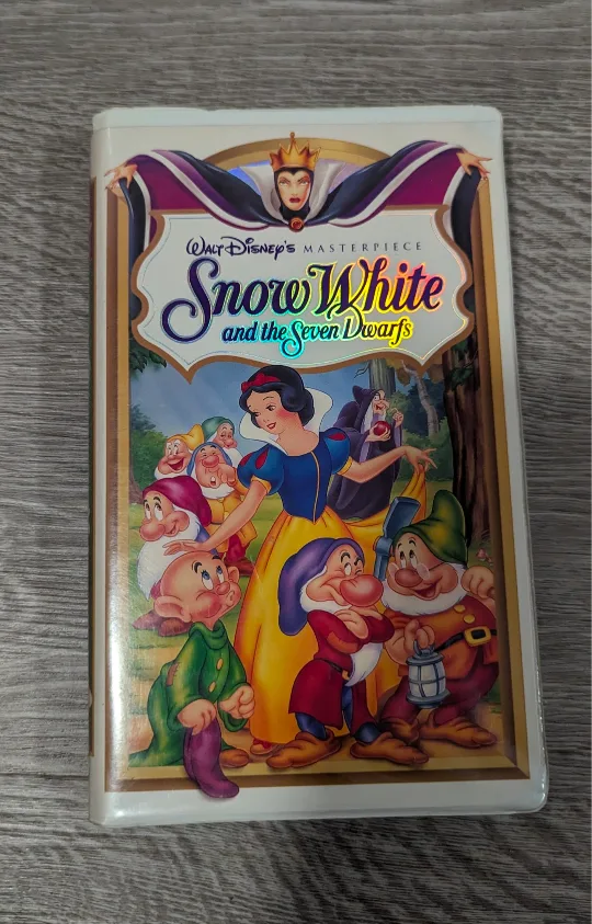 Walt Disney's Snow White and the Seven Dwarfs VHS Movie thumbnail