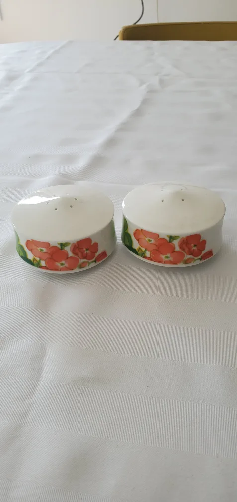 Mikasa Narumi Bone China Salt & Pepper Shakers thumbnail