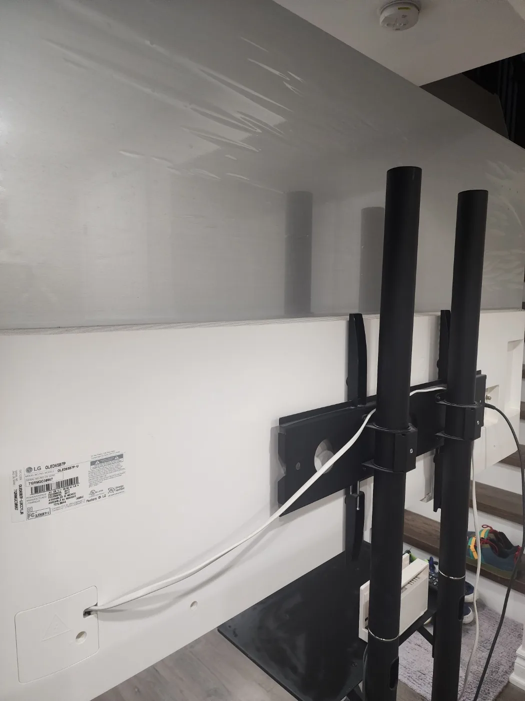 LG OLED65B7P-U 65” 4K OLED TV – Gaming Setup w/ Rolling Stand image indicator(2)