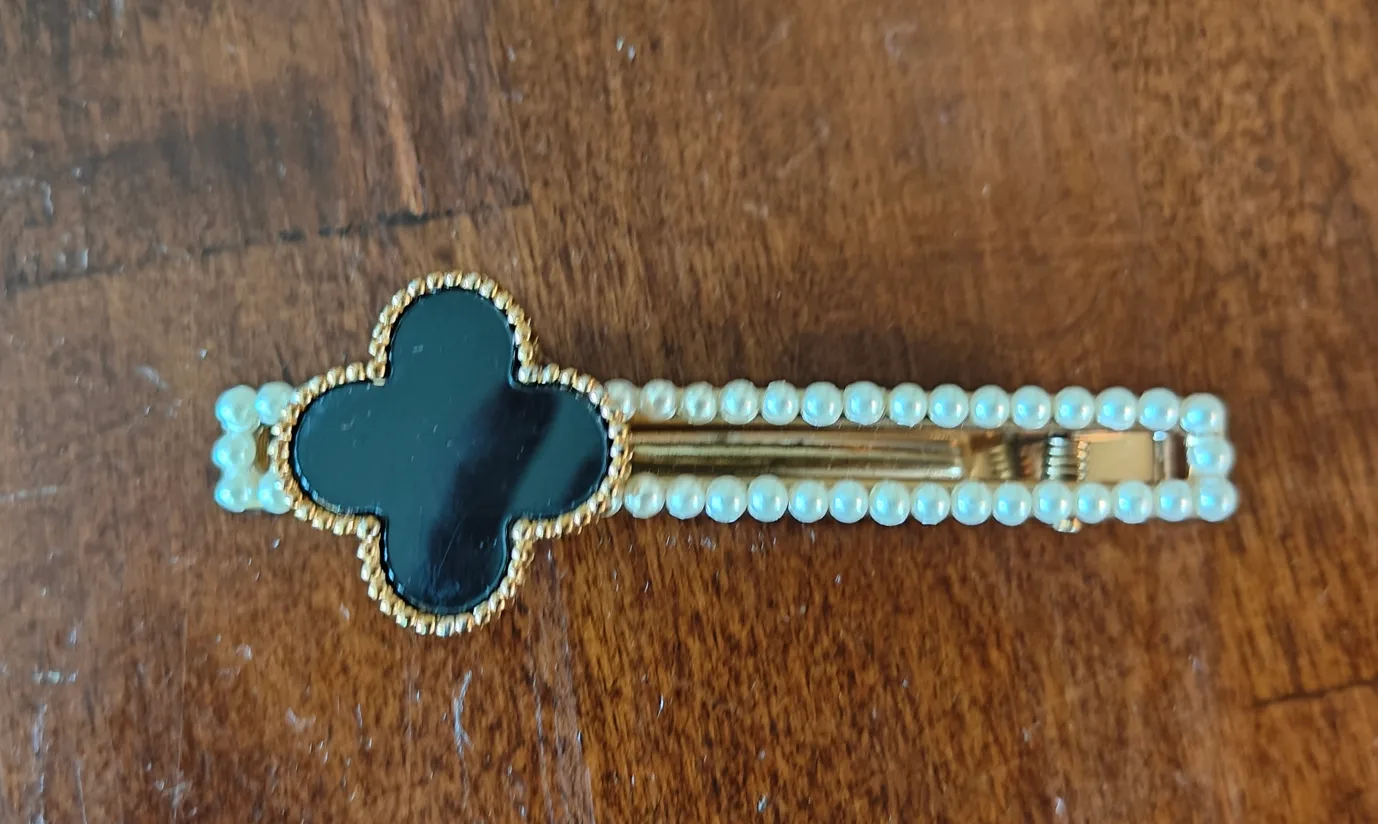 Clover Hair Clip - Black & Pearl 💖🧡 image indicator(5)