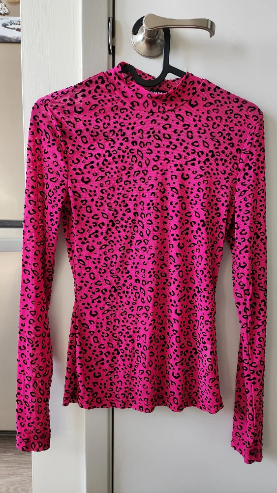 URGENT *Moving Sale* Shein Pink Leopard Print Top - Size XS thumbnail
